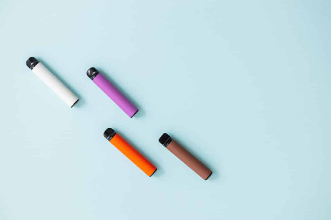 Cigarettes électroniques jetables de différentes couleurs